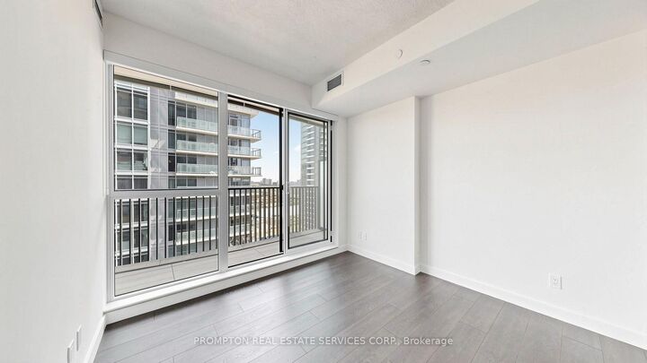 Property Photo:  18 Esther Shiner Boulevard 1711  ON M2K 0J7 