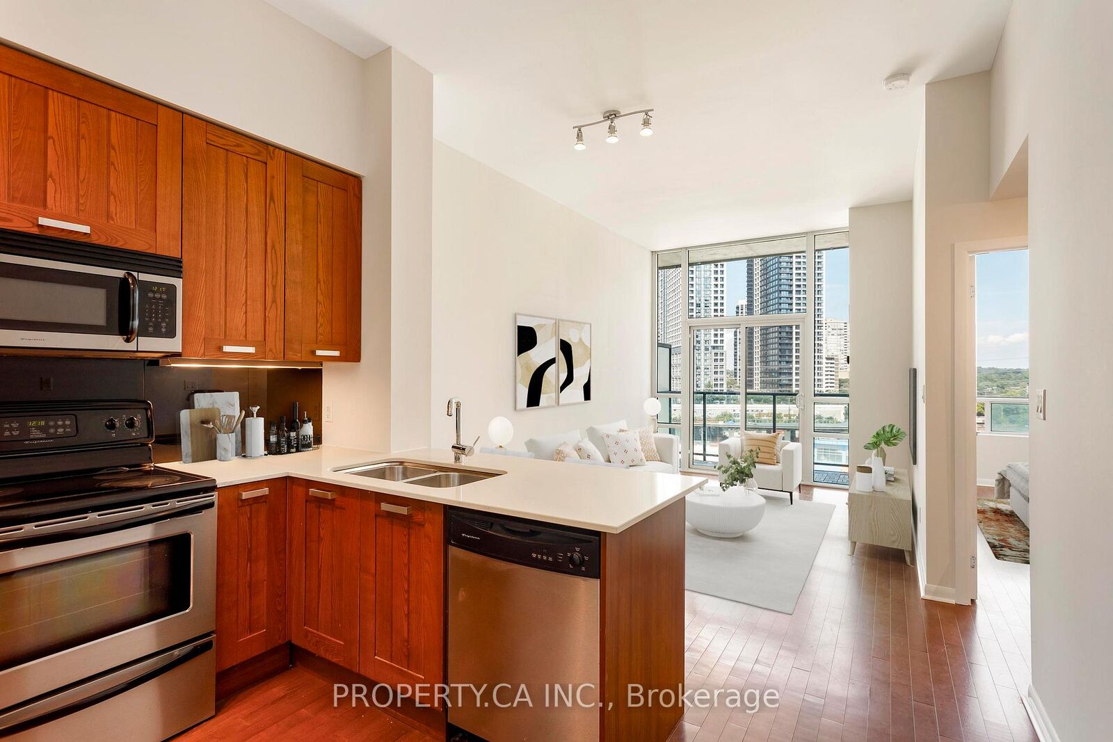 Property Photo:  3391 Bloor Street W 703  ON M8X 1G3 