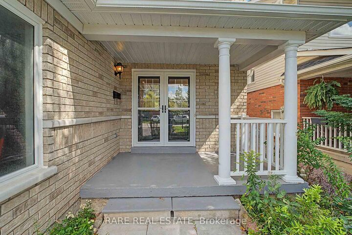 Property Photo:  521 Hickory Street N  ON L1N 9W9 