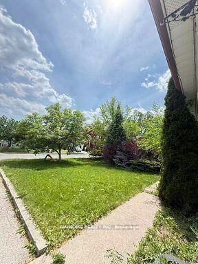 Property Photo: 256 Patricia Avenue Lower ON M2M 1J8
