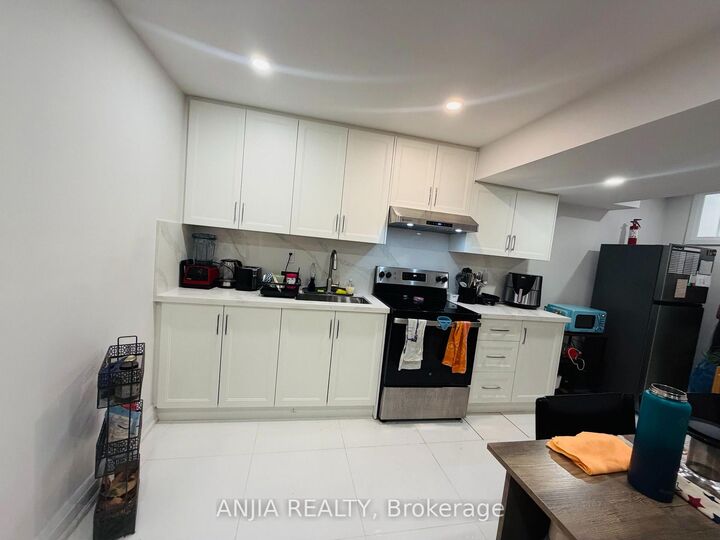 Property Photo:  310 Hillsdale Avenue E  ON M4S 1T8 