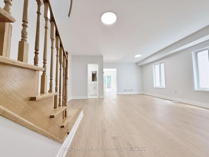Property Photo:  567 Summer Park Crescent  ON L5B 4E9 