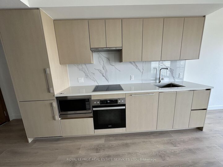 Property Photo:  3 Concord Cityplace Way 4615 B  ON M5V 0X4 