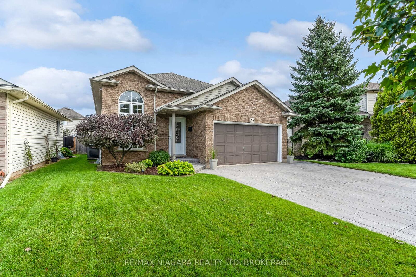 Property Photo: 325 Lea Crescent ON L3C 7J8