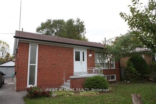 Property Photo:  413 Fernleigh Circle S Main Floor  ON L4C 1E7 