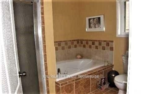 Property Photo:  215 Shirley Drive  ON L4S 1T4 