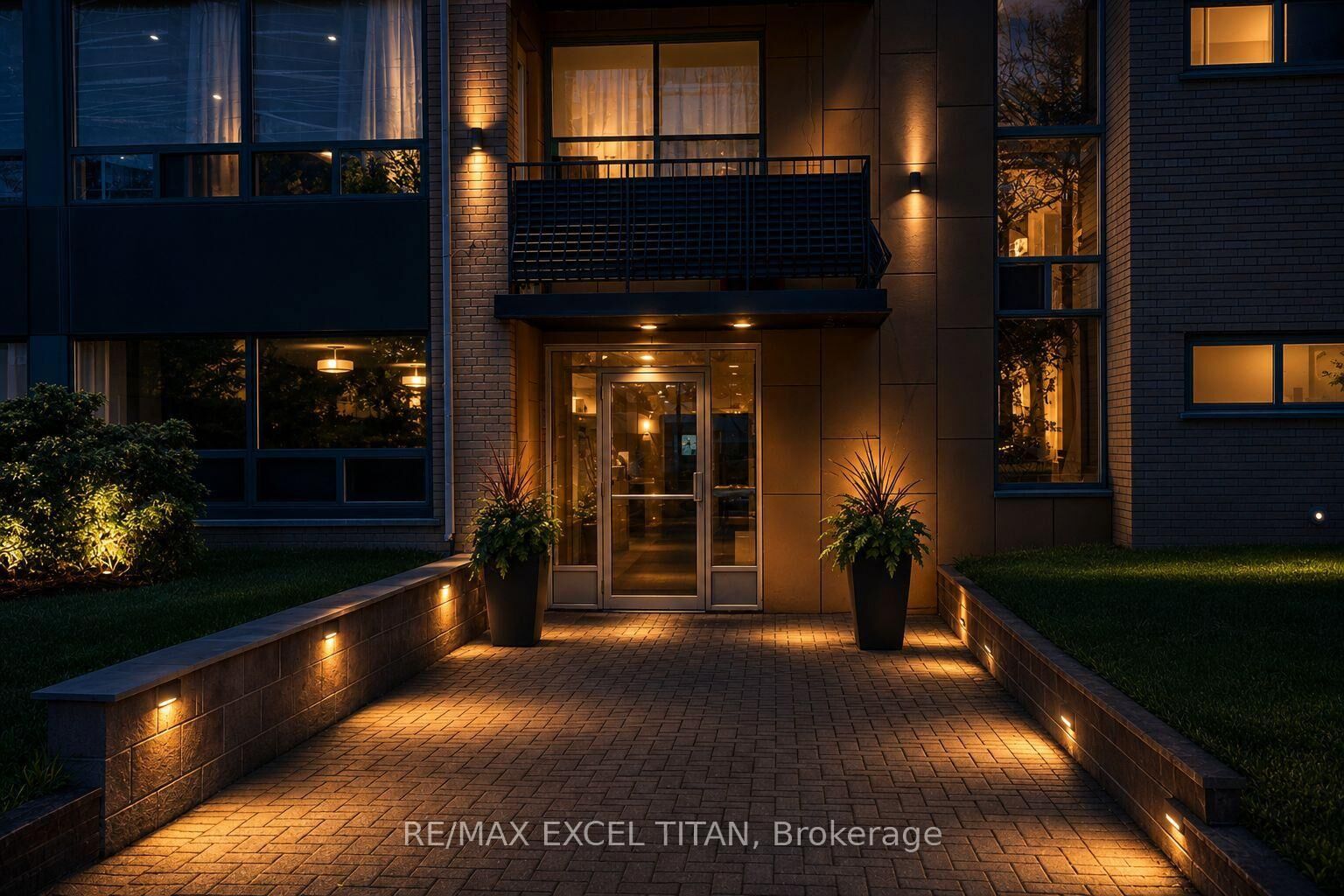 Property Photo:  77 Erskine Avenue 302  ON M4P 1Y5 