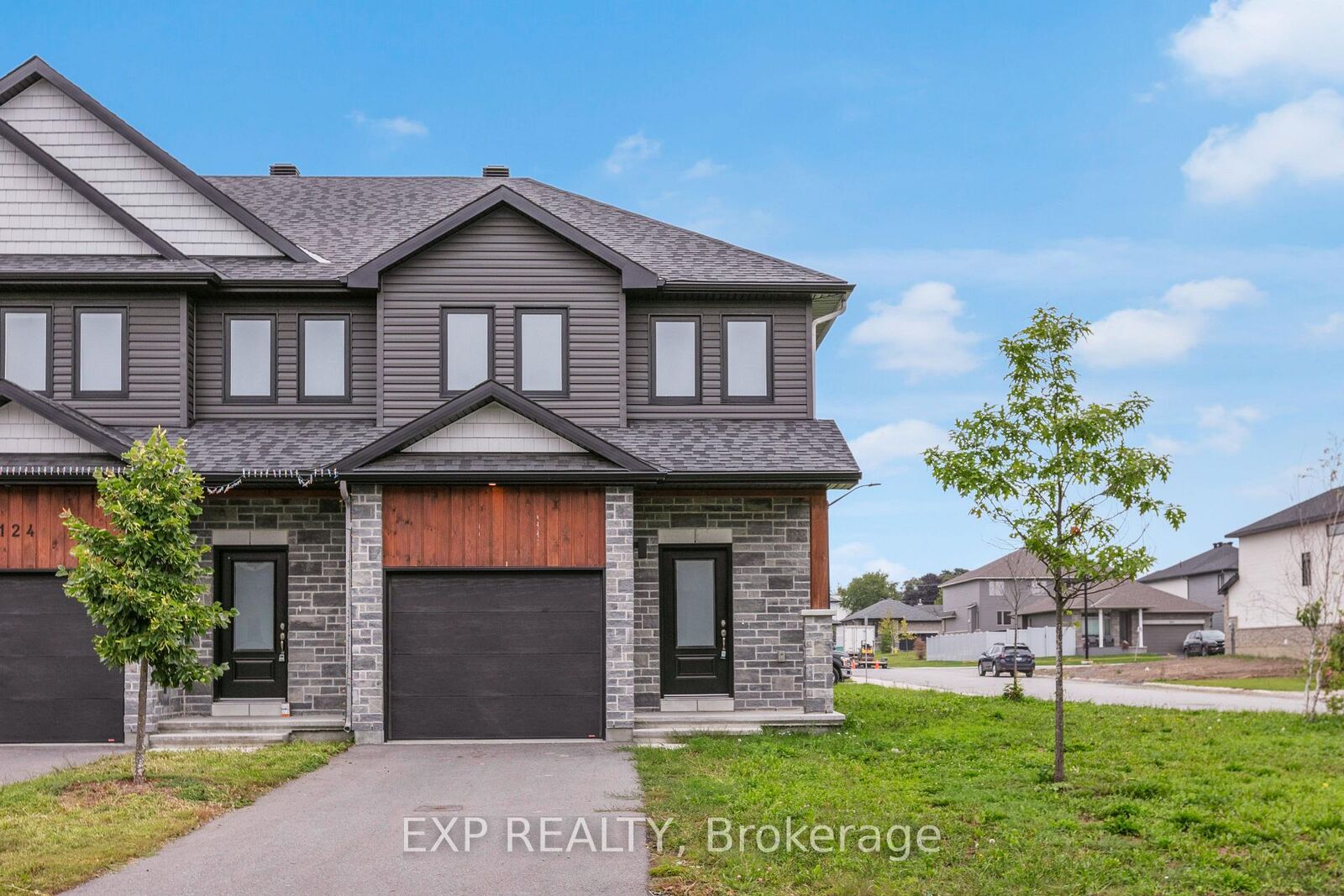 Property Photo:  126 Dowdall Circle  ON K7C 0S4 