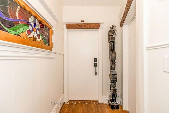 Property Photo:  91 Ivy Avenue Upper  ON M4L 2H8 