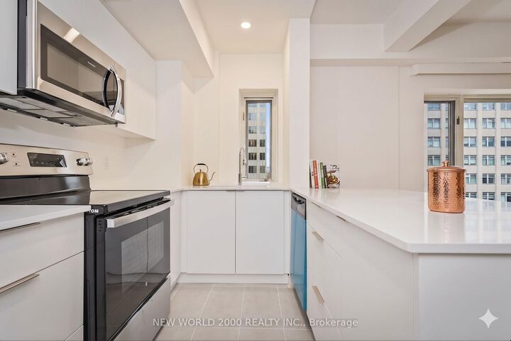 Property Photo:  110 St Clair Avenue W 206  ON M4V 1N4 
