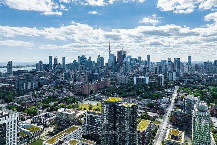 Property Photo:  225 Sumach Street 812W  ON M5A 0P8 