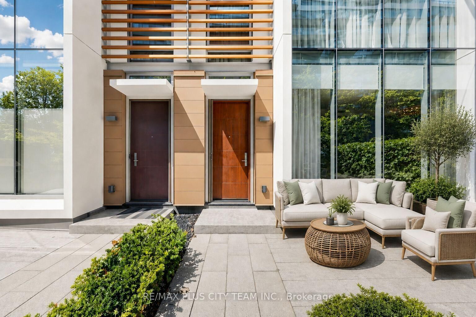 Property Photo:  29 Queens Quay E Th122  ON M5E 0A5 
