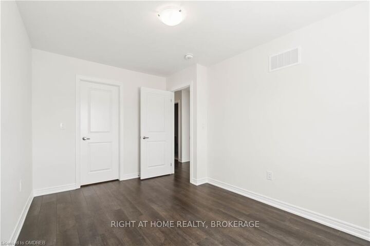 Property Photo:  40 Zinfandel Drive 8  ON L8E 0L1 
