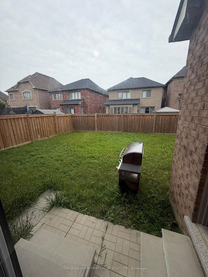 Property Photo:  17 Micklefield Avenue  ON L1P 0C2 