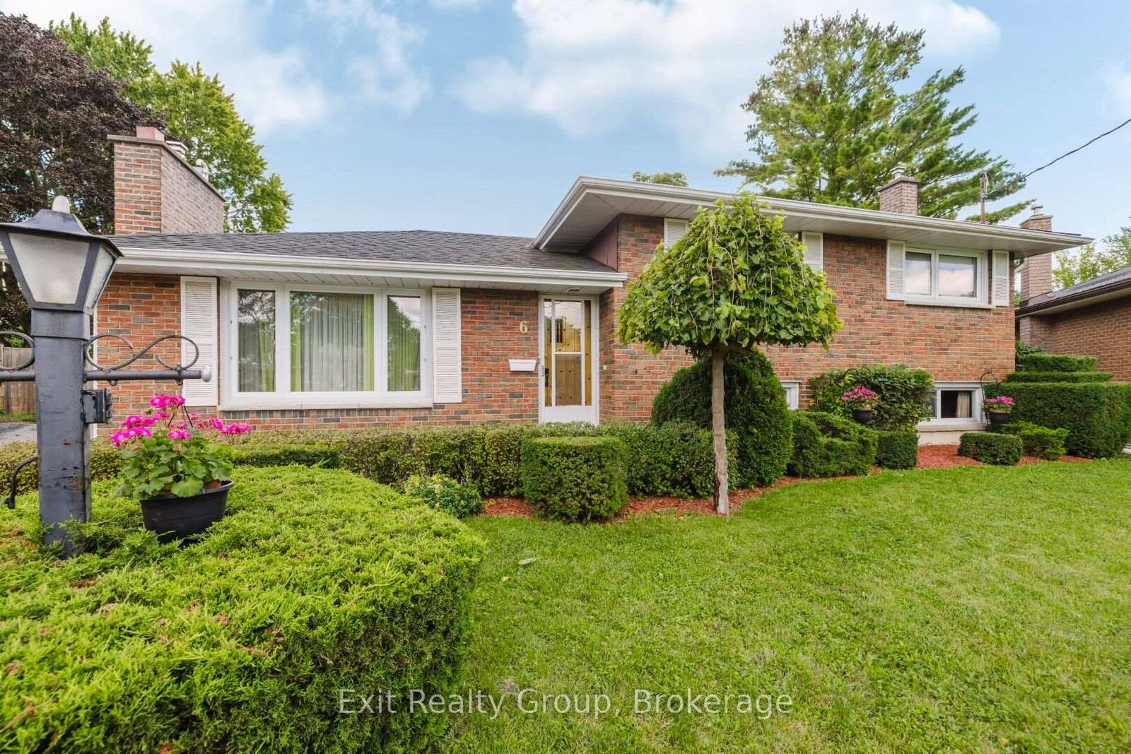 Property Photo:  6 Ernest Court  ON K8P 4H7 
