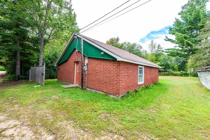 Property Photo:  1469 Victoria Street  ON K8H 2G2 