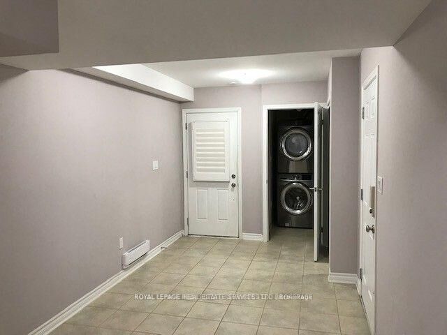 Property Photo:  1625 Gainer Crescent  ON L9T 8X9 