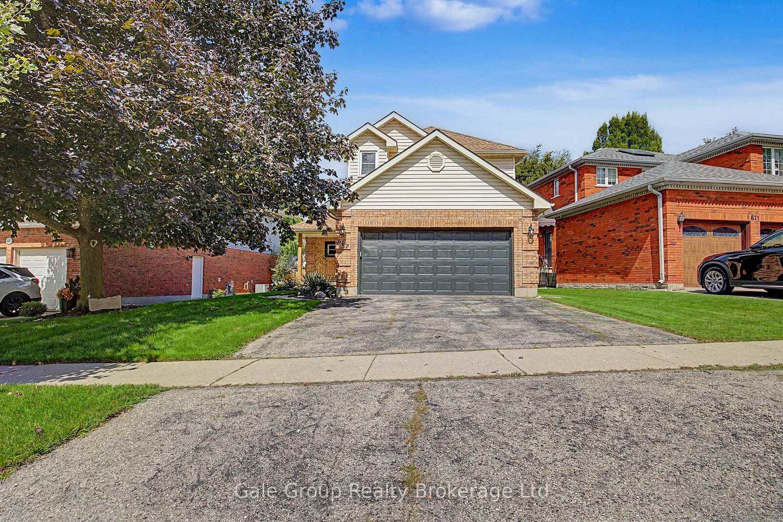 Property Photo:  667 Springbank Avenue N  ON N4T 1E3 