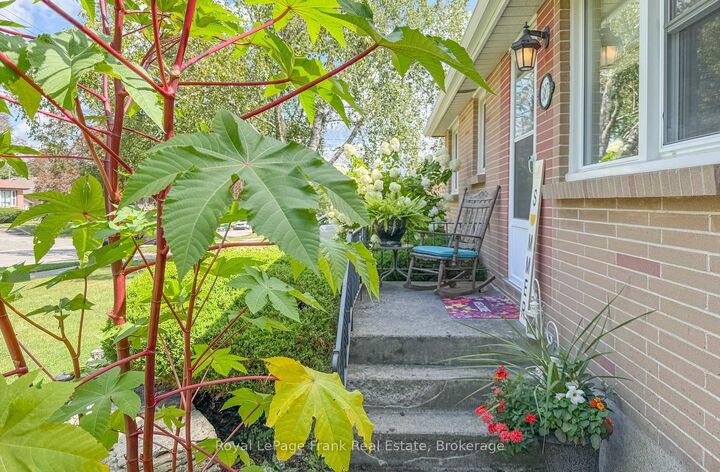 Property Photo:  387 Aberdeen Avenue  ON K9H 4X5 