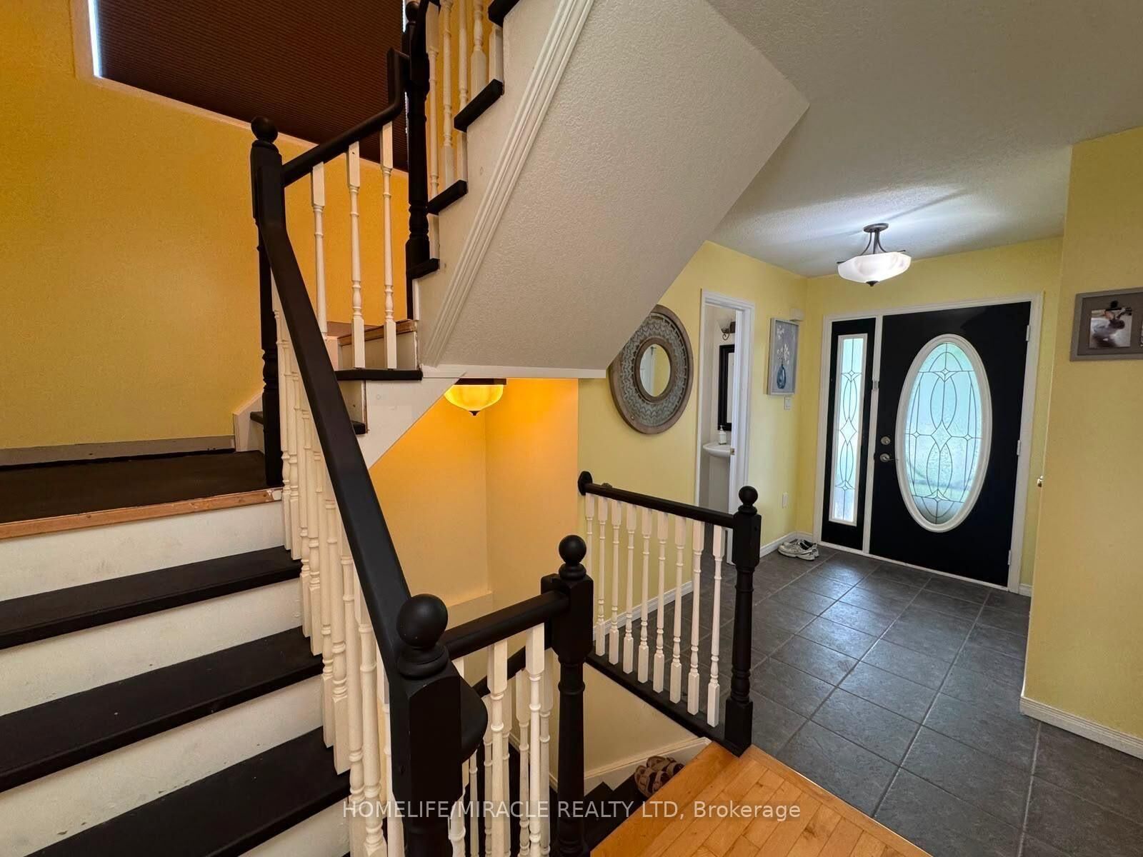 Property Photo:  50 Buckingham Street  ON L9W 5H7 