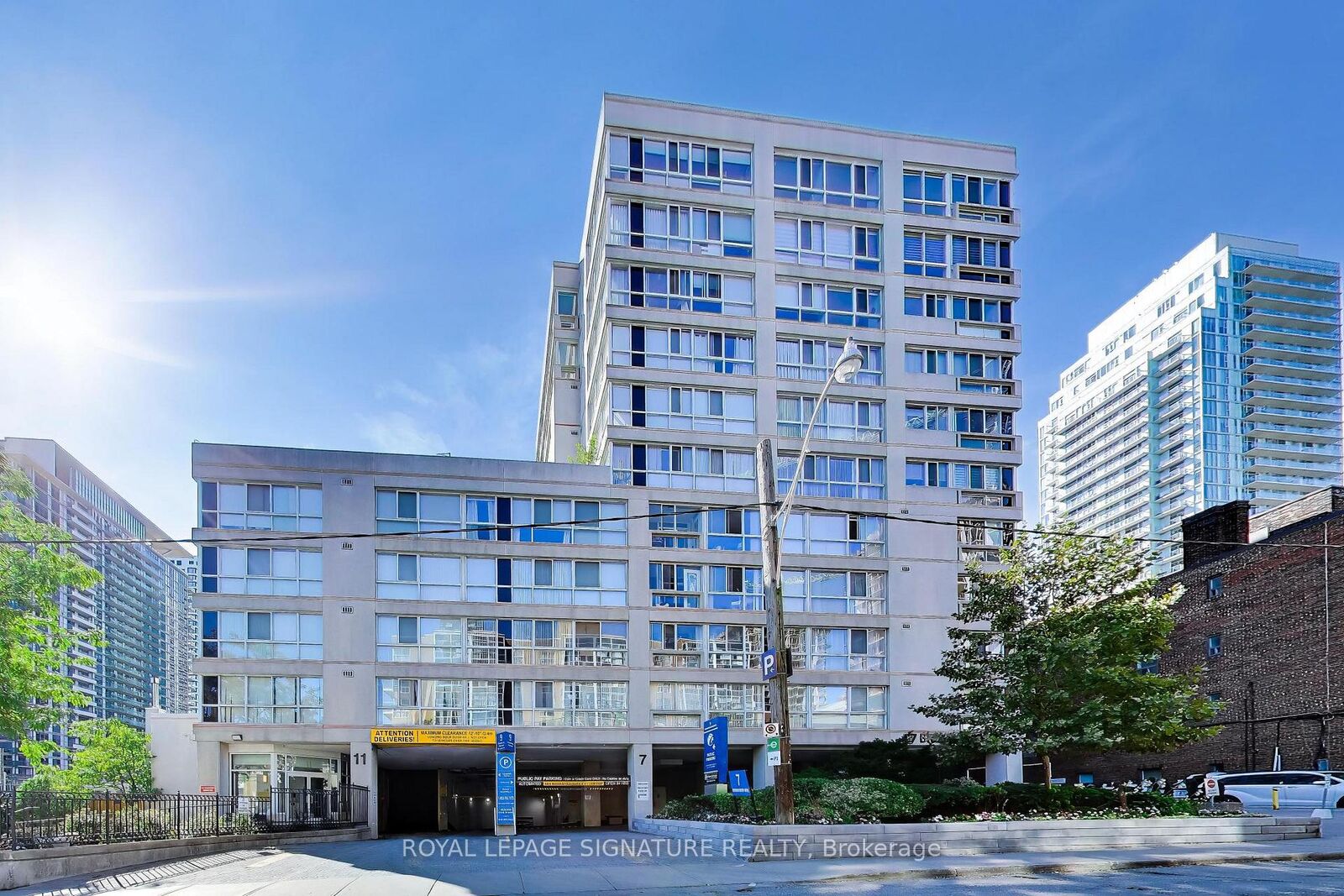 Property Photo:  11 Broadway Avenue Th5  ON M4P 1T7 