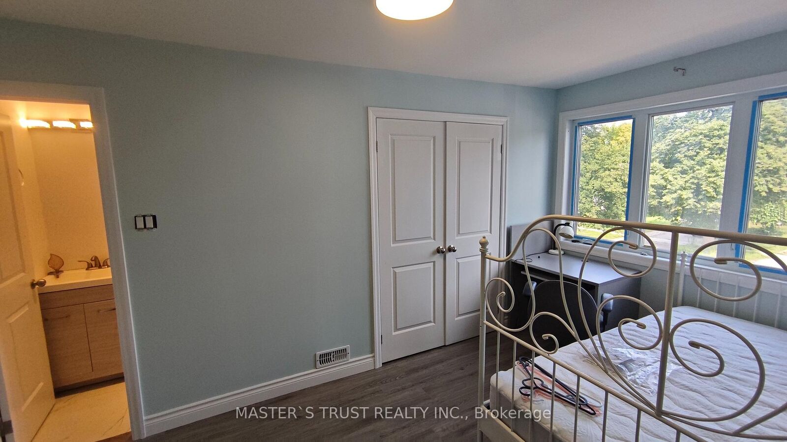 Property Photo: 55 Apache Trail ON M2H 2H7