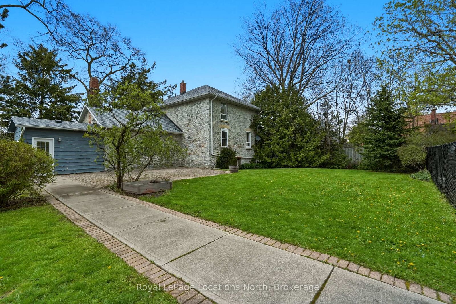 Property Photo:  562 Cameron Street  ON L9Y 2J3 