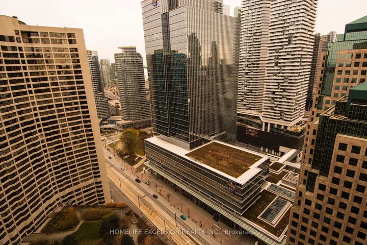 Property Photo:  33 Harbour Square 3227  ON M5J 2G2 