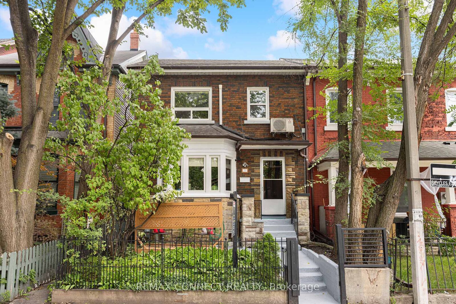 Property Photo:  29 Denison Avenue  ON M5T 2M6 