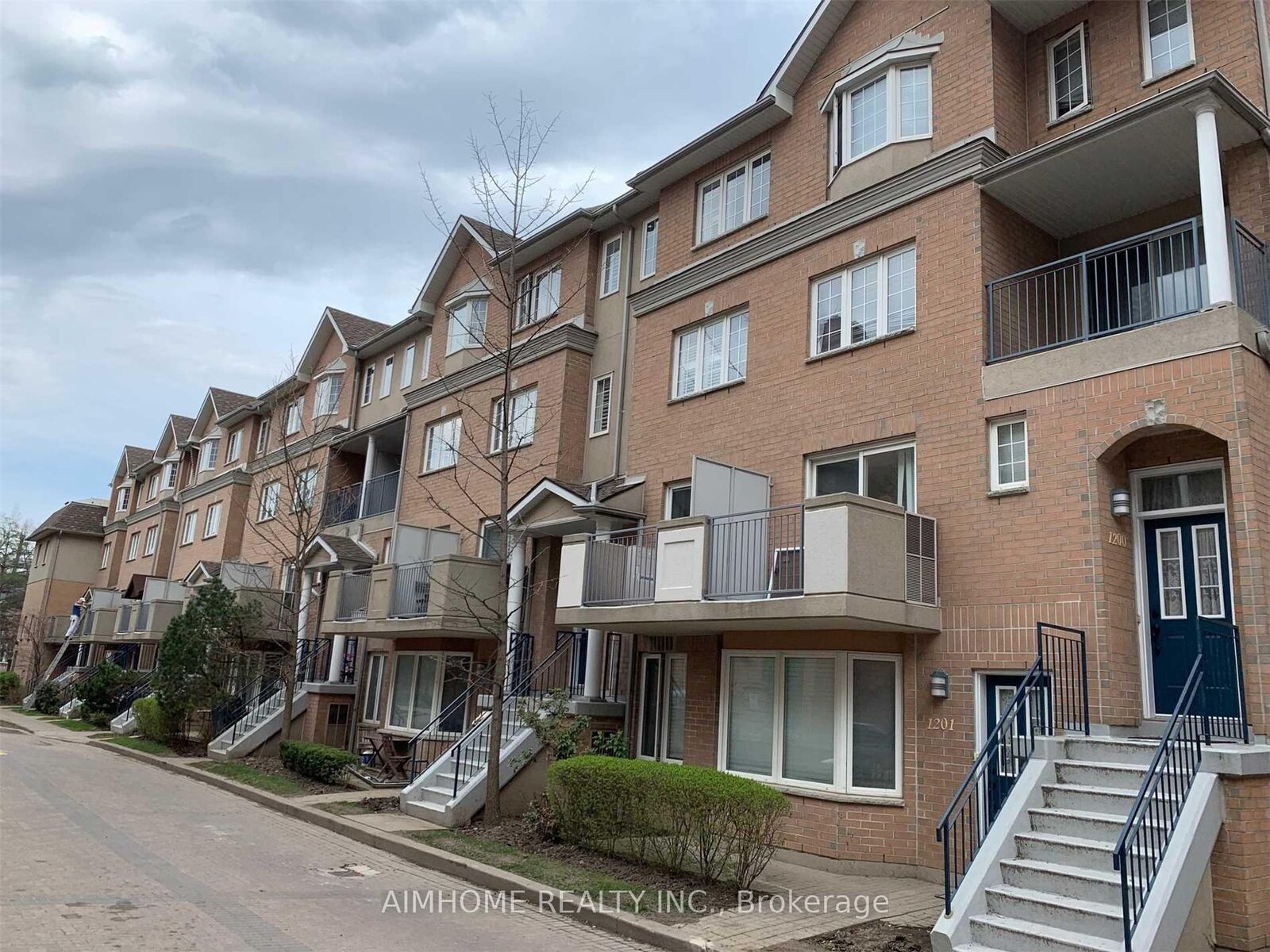 Property Photo:  28 Sommerset Way 1530  ON M2N 6W7 