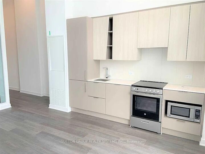 Property Photo:  3900 Confederation Parkway 414  ON L5B 0M3 