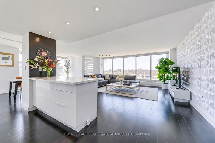 Property Photo:  2045 Lake Shore Boulevard W 1607  ON M8V 2Z6 