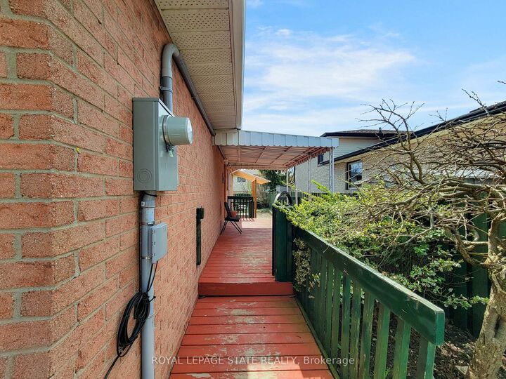 Property Photo:  216 Ravenbury Drive 2  ON L8W 2J1 