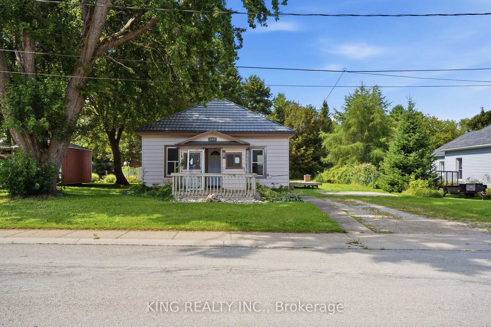 Property Photo:  494 Isaac Street  ON N0H 2T0 