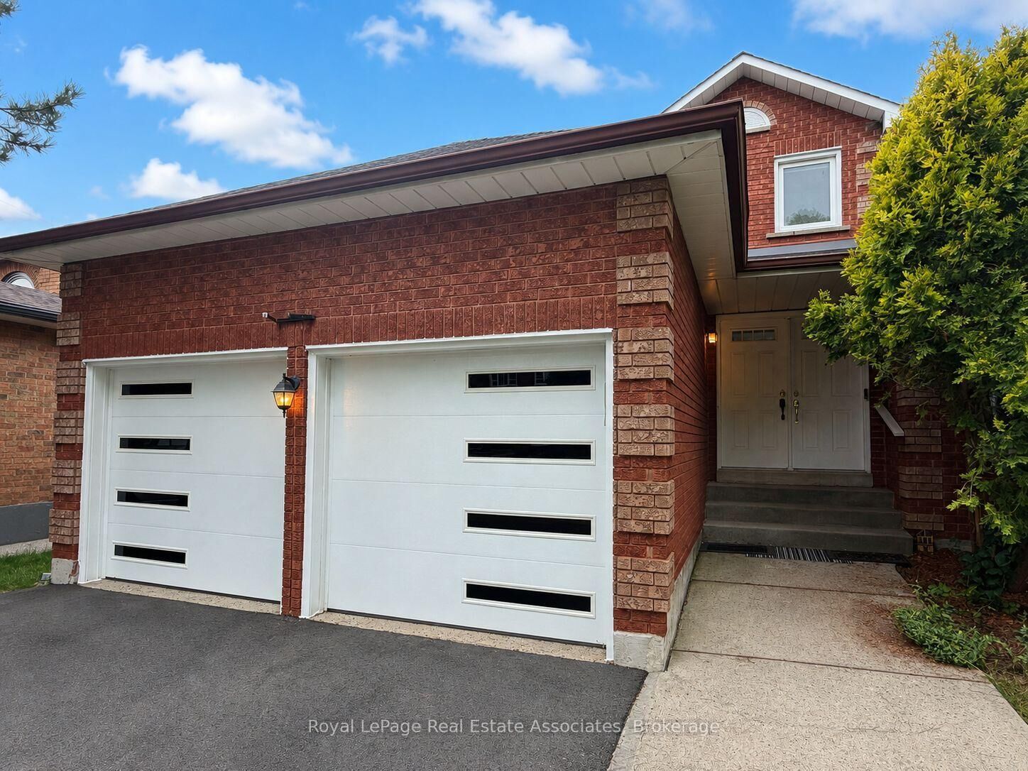 Property Photo:  2551 Wynten Way  ON L6J 7K5 