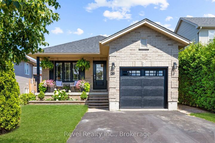 Property Photo:  39 Springdale Drive  ON K9V 0J4 