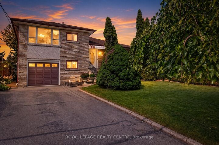 Property Photo:  22 Euphrasia Drive  ON M6B 3V9 