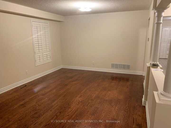 Property Photo:  4783 Apple Blossom Circle Upper  ON L5V 3C7 