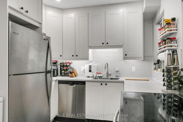 Property Photo:  1840 Bathurst Street 204  ON M5P 3K7 