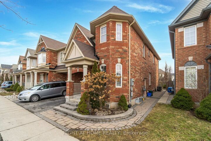 Property Photo:  898 Philbrook Drive  ON L9T 5A5 