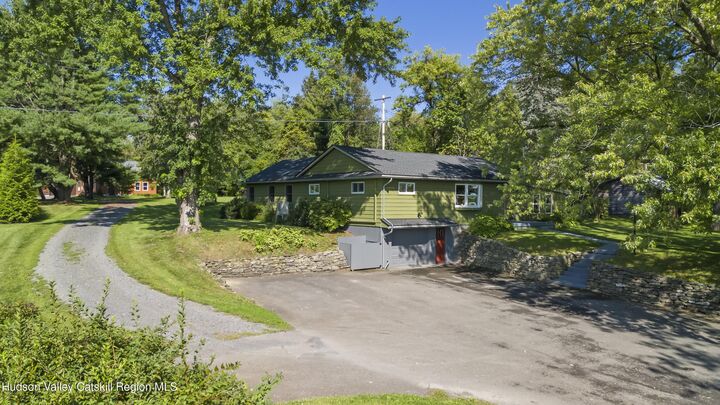 Property Photo:  670 Blue Hill  NY 12534 