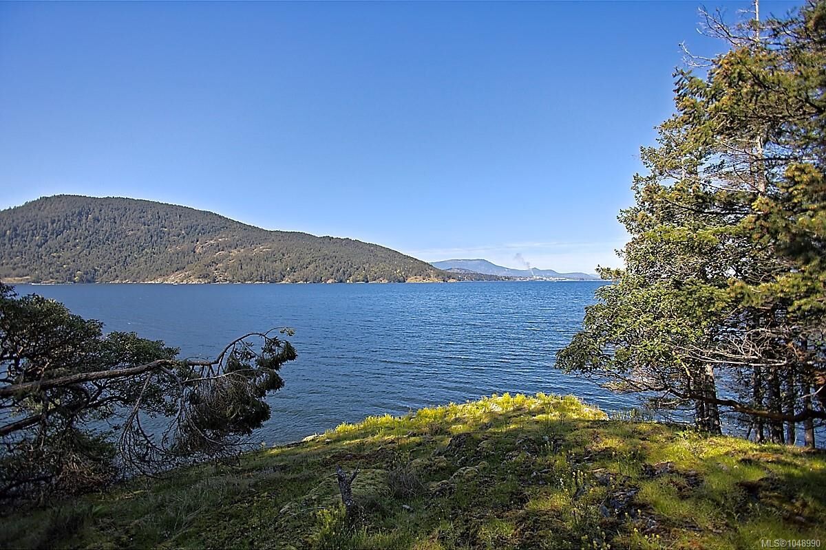 Property Photo:  206 Narrows West Rd  BC V8K 0A3 
