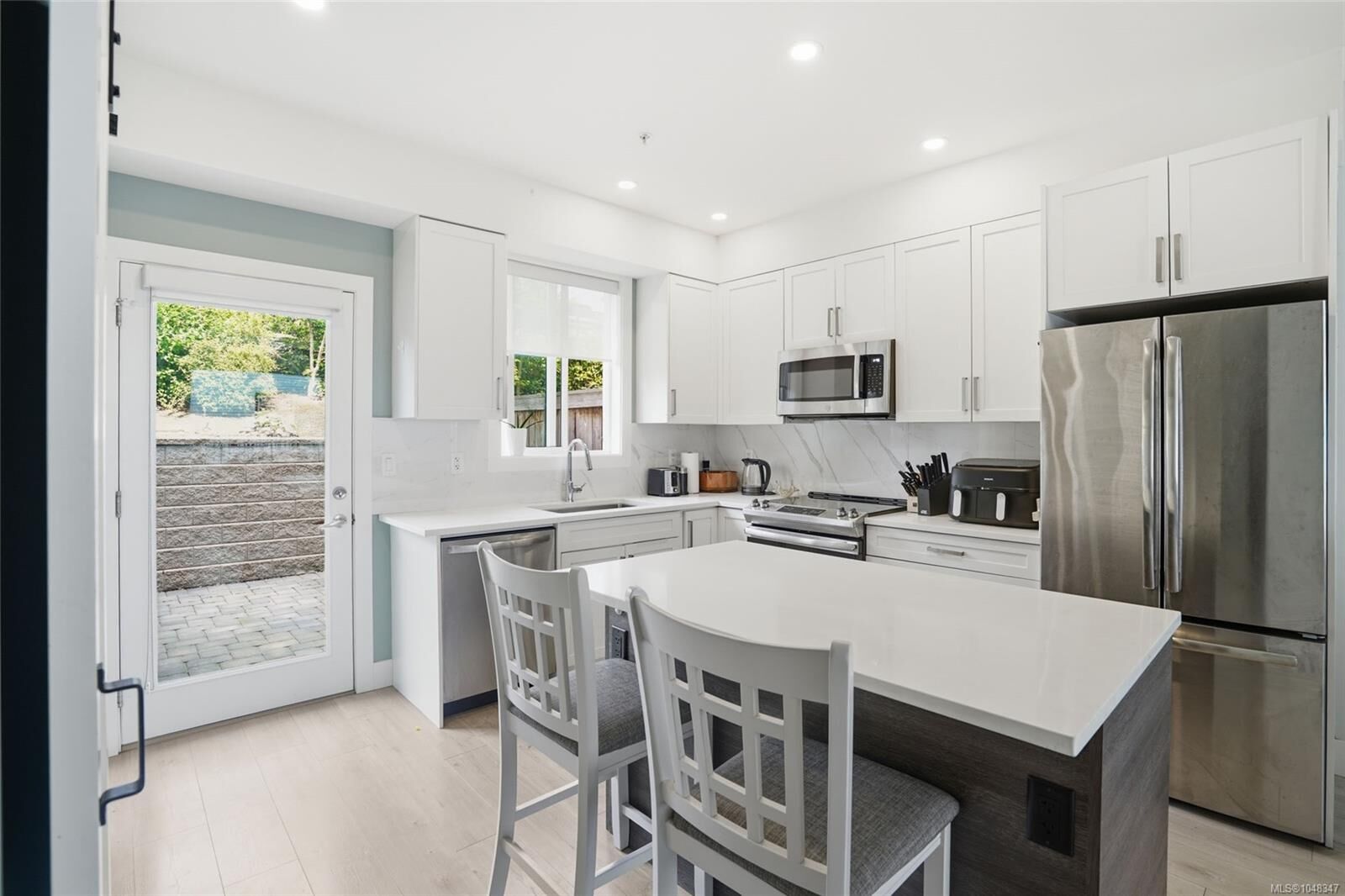 Property Photo:  1726 Kerrisdale Rd #104  BC V9S 1N5 