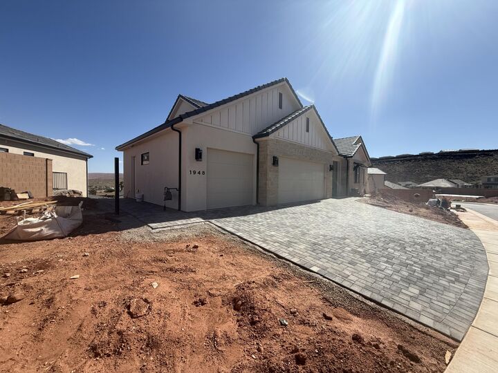 Property Photo:  1948 N Rimview Dr  UT 84780 