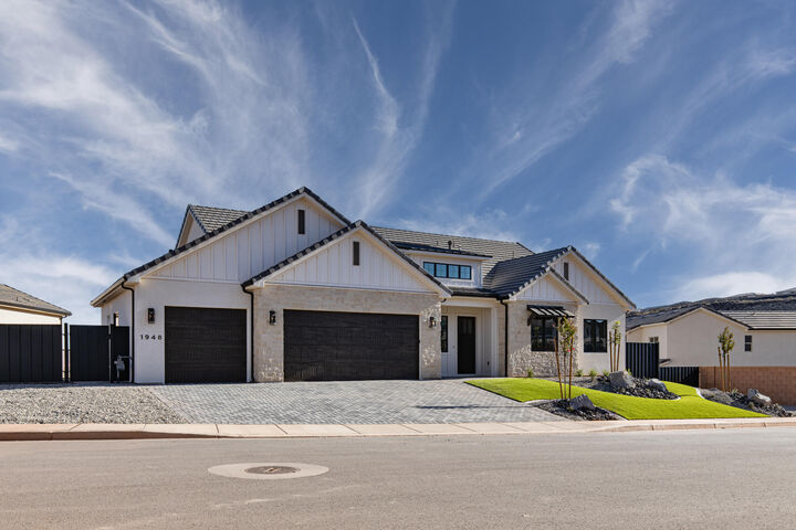 Property Photo: 1948 N Rimview Dr UT 84780