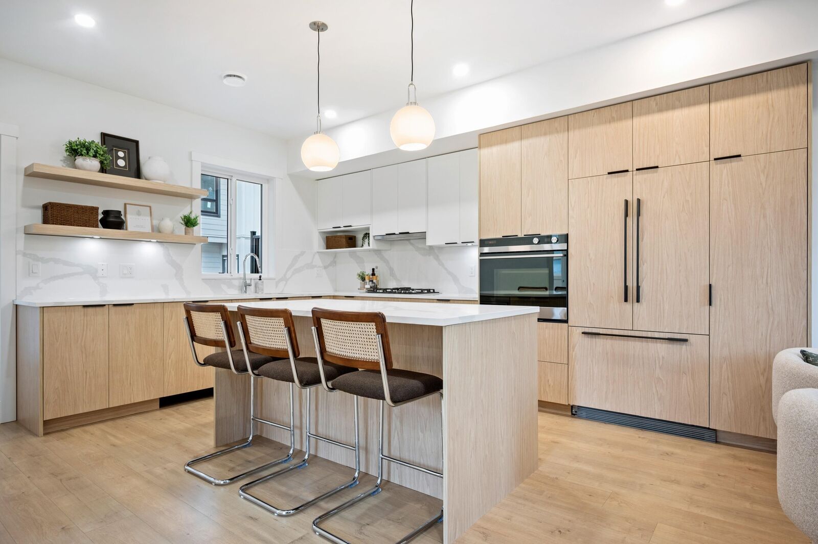 Property Photo:  5993 143 Street 5  BC V3X 0L8 