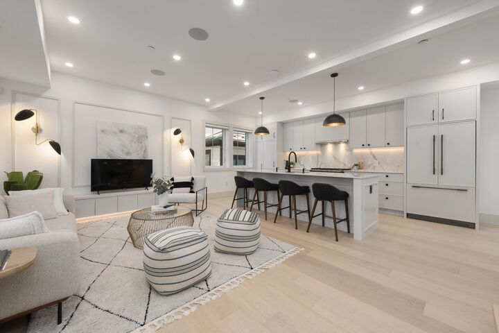 Property Photo:  375 E 33rd Avenue 1  BC V5V 2Z8 