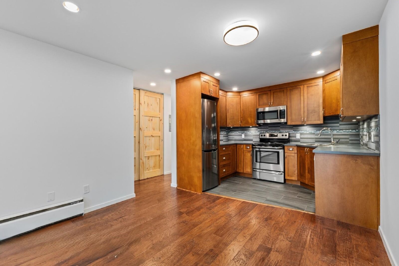 Property Photo:  2033 West 7th Ave 303  BC V6J 1T3 