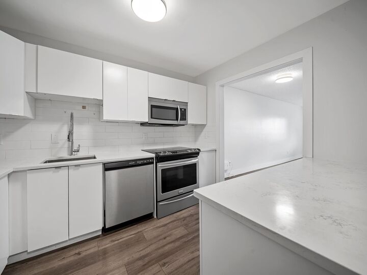 Property Photo:  1561 Vidal Street 318  BC V4B 5A7 