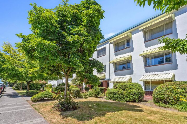 Property Photo:  2469 Cornwall Avenue 303  BC V6K 1B9 